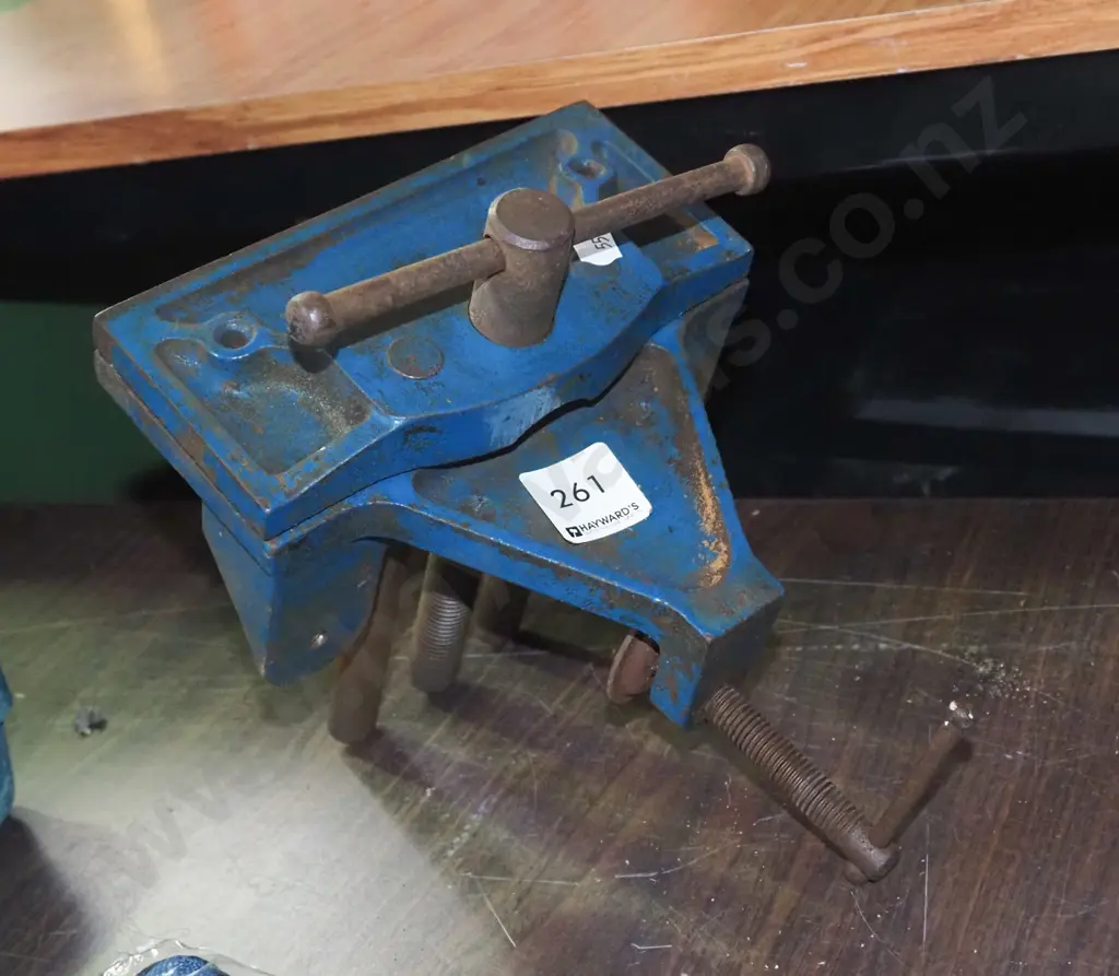 small woodworker's vice Image 1++
