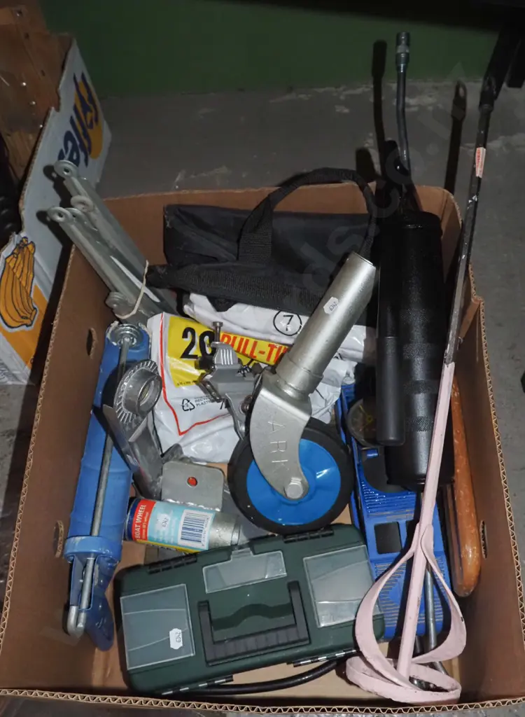 box; jockey wheel, caulking gun, foot pump etc Image 1++