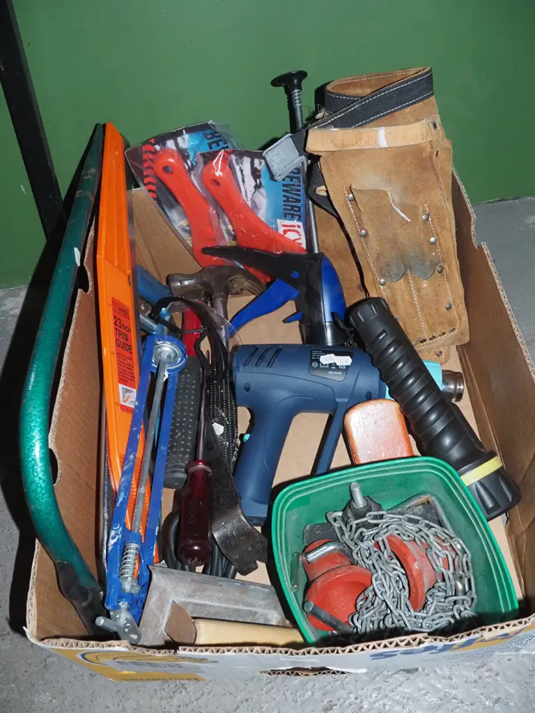 box; torch, heat gun, builders belt etc Image 1++
