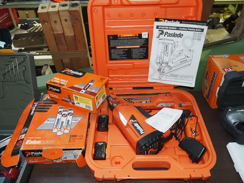 Paslode nail gun - very good condition - 2 part boxes of nails  Image 1++