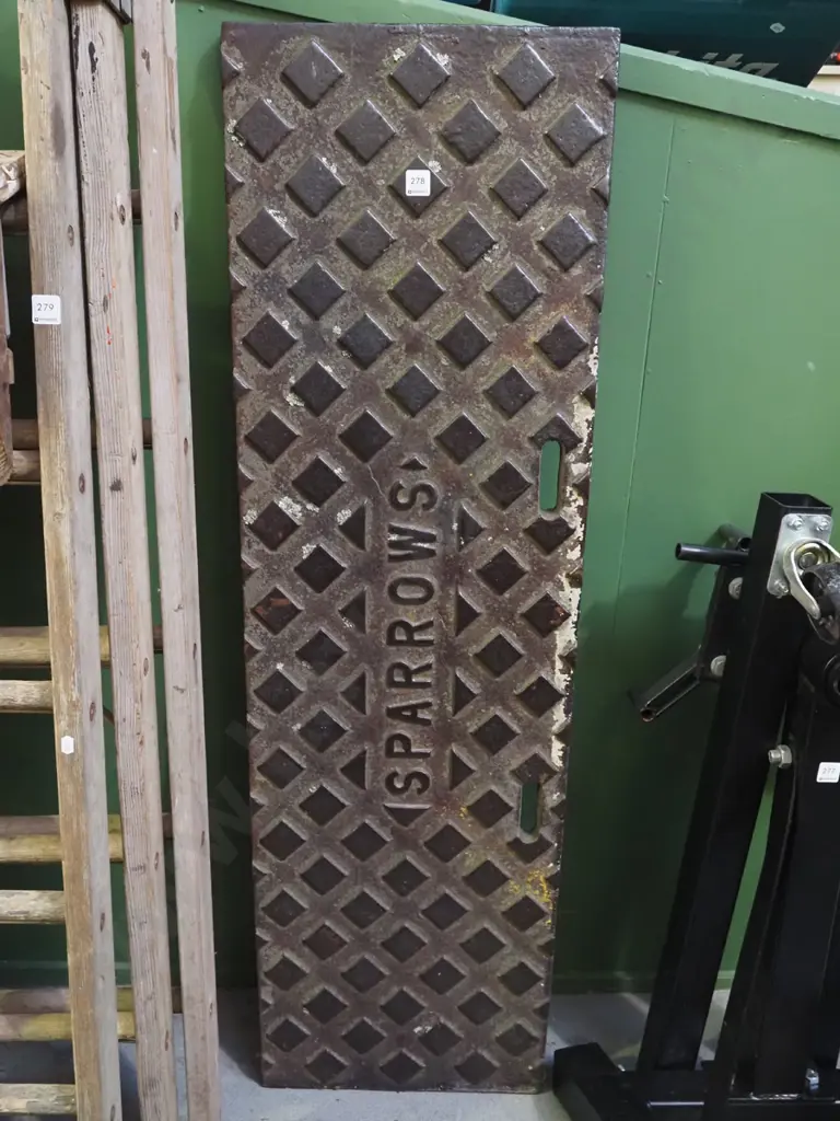 Sparrows cast iron crossing plate Image 1++