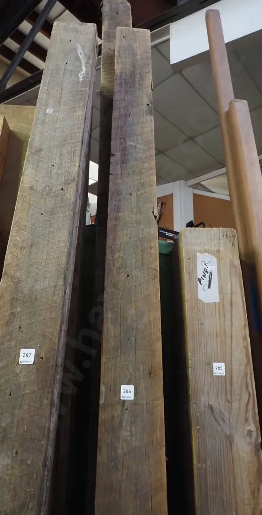 2x lengths of unknown timber Tallest-2915x125x75 Image 1++