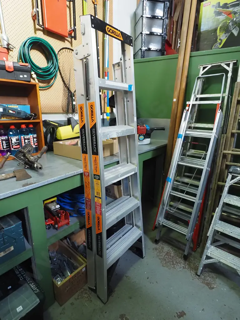 Gorilla 5 step aluminium ladder Image 1++