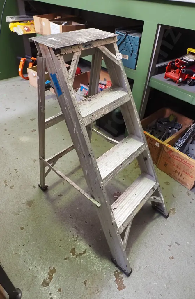 3 step aluminium ladder Image 1++