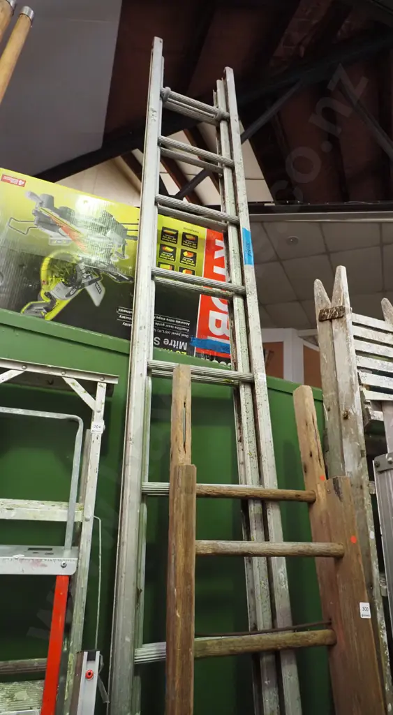 aluminium extending ladder - no ropes or pulleys Image 1++