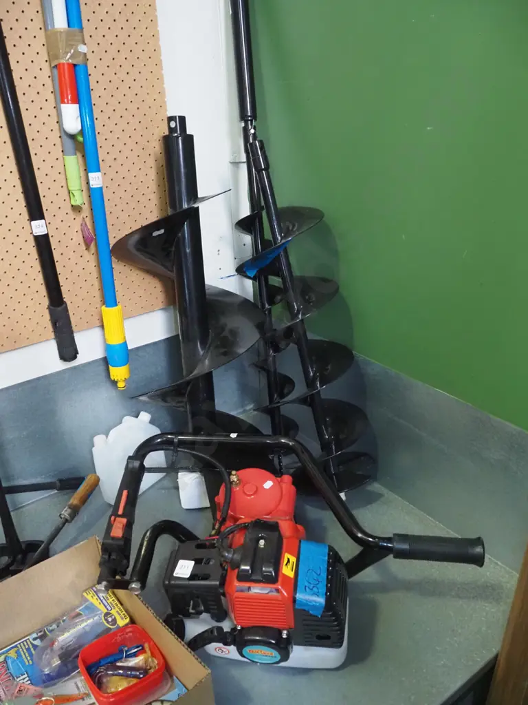 as new Tool Shed 2 stroke post hole borer with augers and extending pole Image 1++
