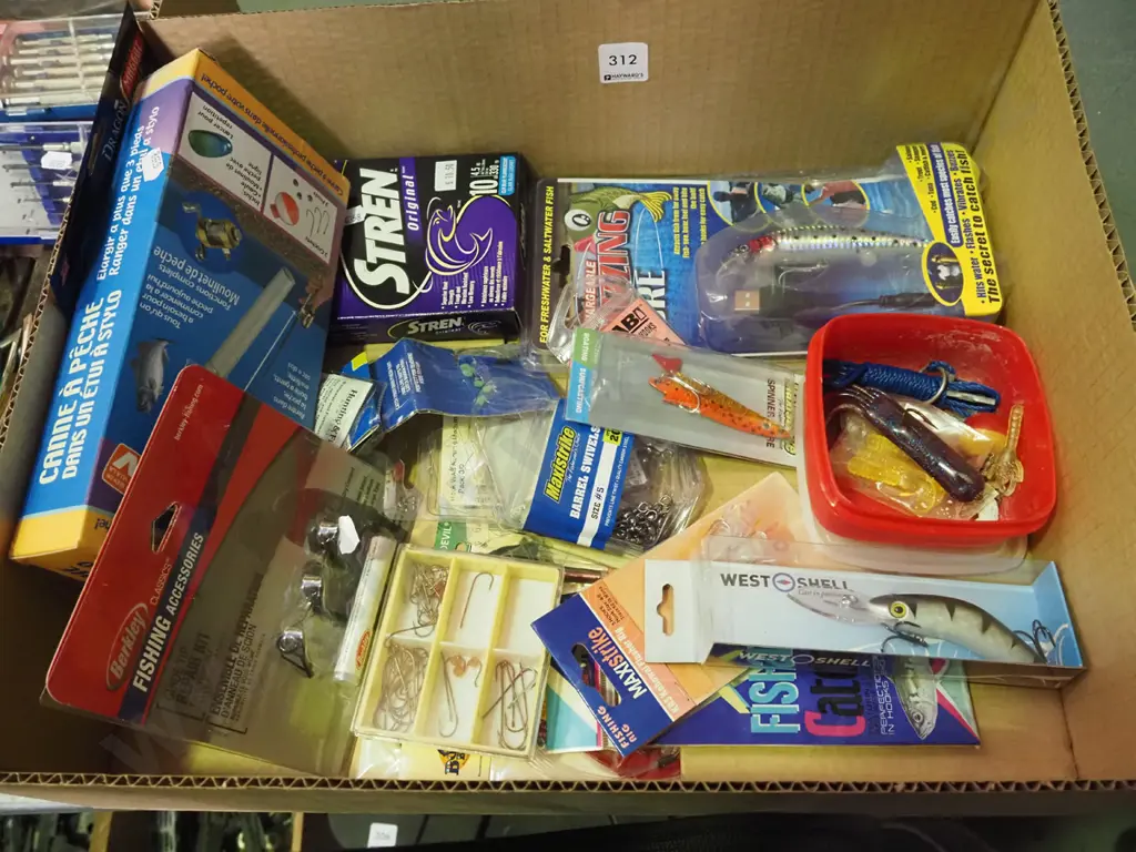 box; fishing lures, hooks, swivels etc Image 1++
