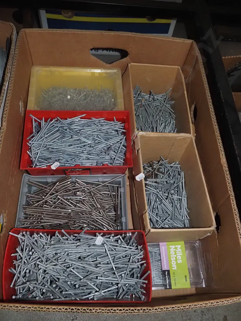 box of nails Image 1++