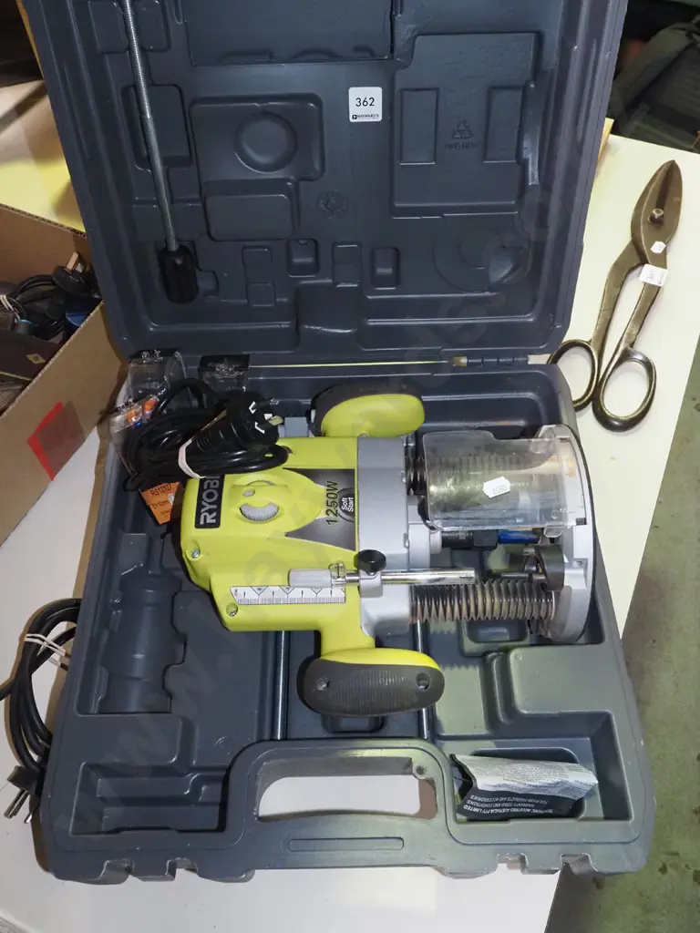 cased Ryobi 1250W plunge router with bits Image 1++