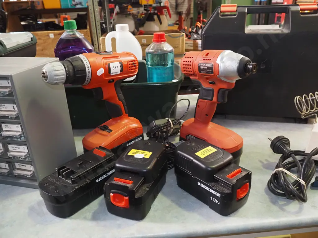 Black & Decker 18V drill, impact driver, 5x batteries, 2x chargers Image 1++