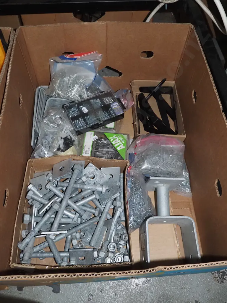 box; nuts, bolts, washers etc Image 1++