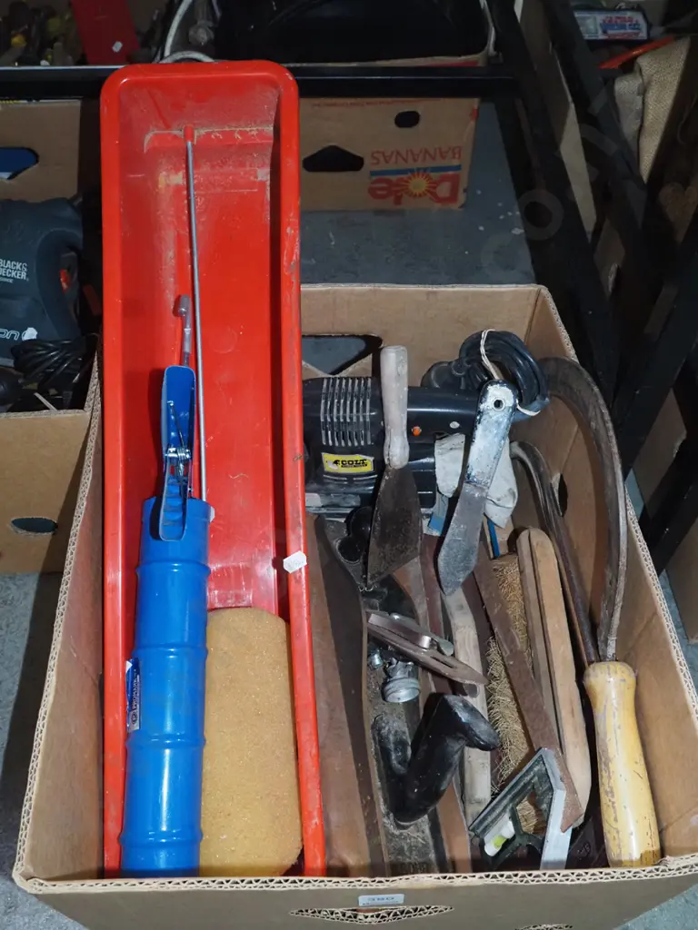box; caulking gun, wallpaper trough, orbital sander etc Image 1++