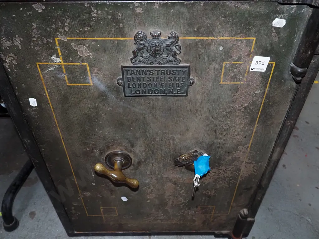 Tann's trusty bent steel safe - London Fileds, London - internal lock box with key Image 1++