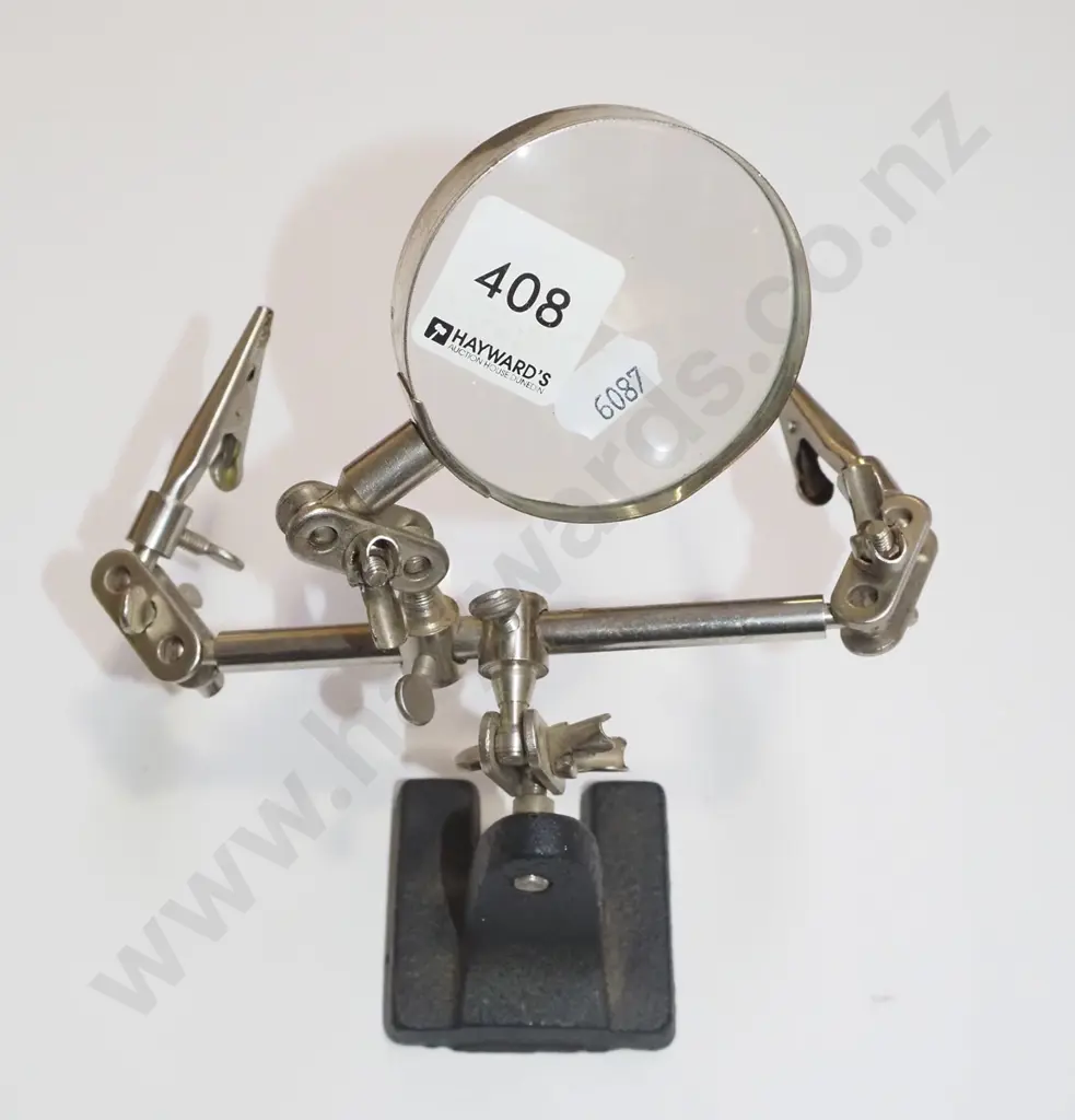 fishing fly tieing stand with magnifying glass Image 1++