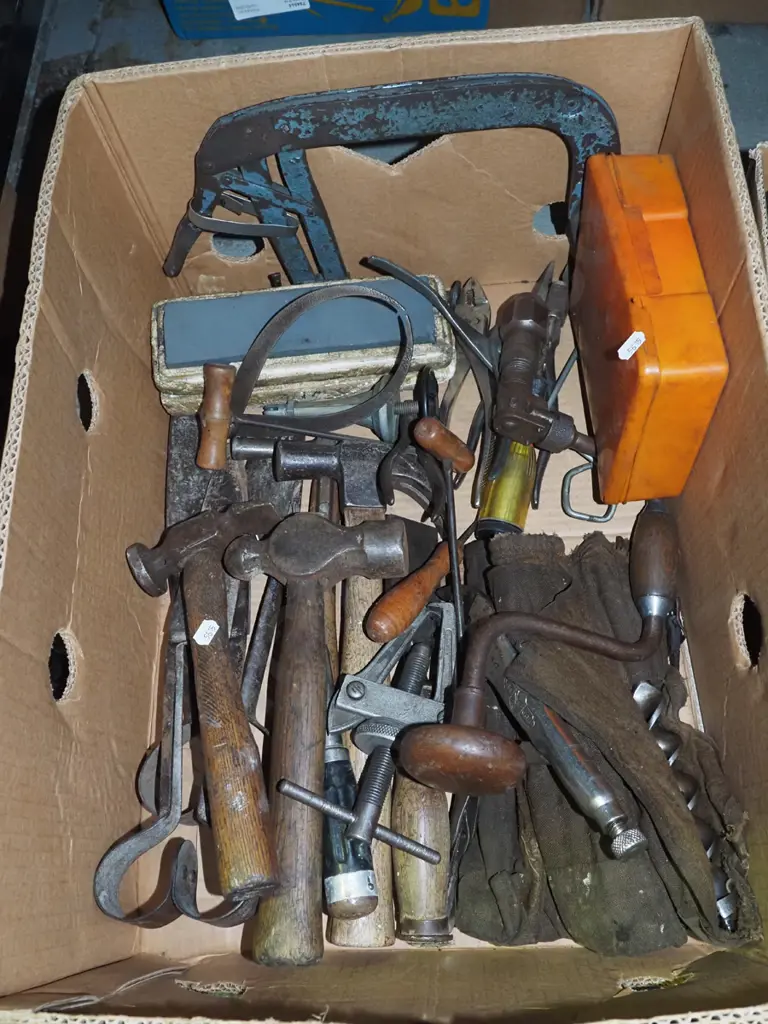 box; hammers, brace, auger bits etc Image 1++