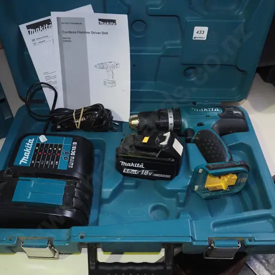 cased Makita 18V hammer/driver drill with battery and charger