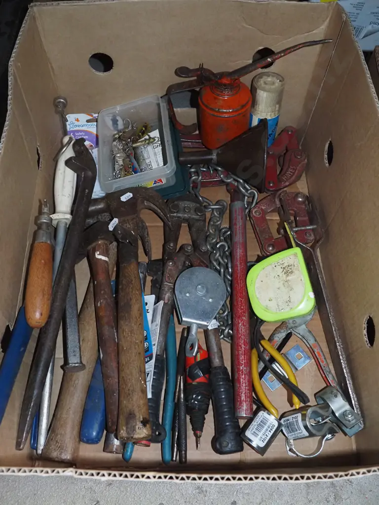 box; wire strainers, hammers, oiler etc Image 1++