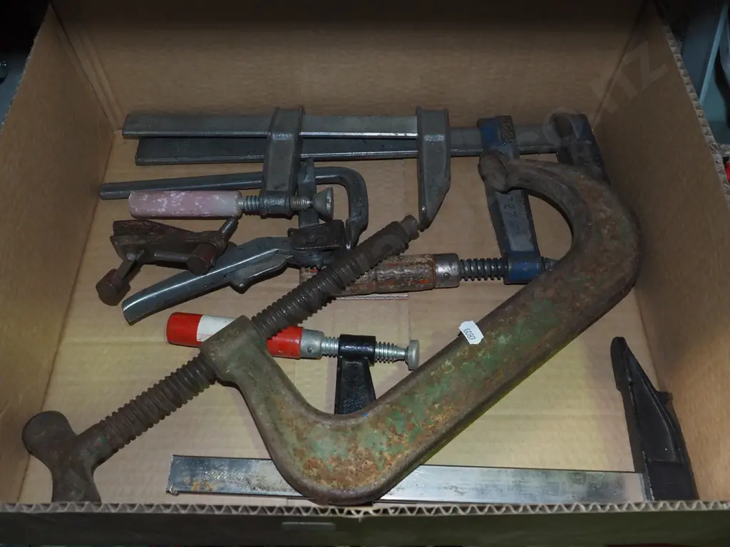 box of clamps Image 1++