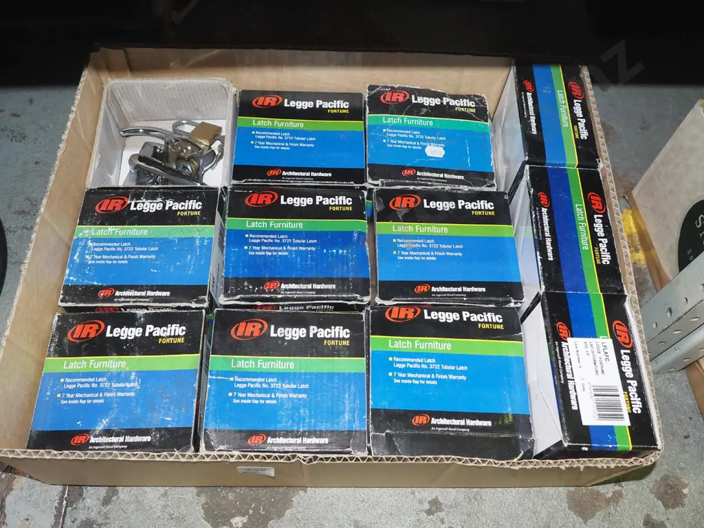 box of chrome door handles Image 1++