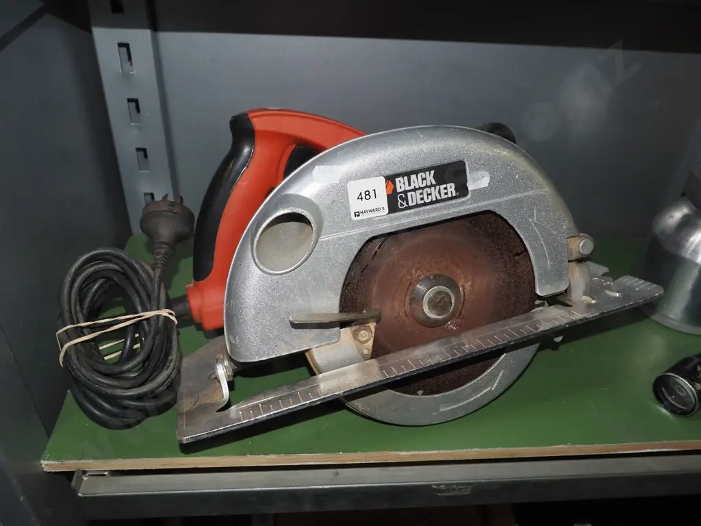Black & Decker skilsaw - needs new blade Image 1++