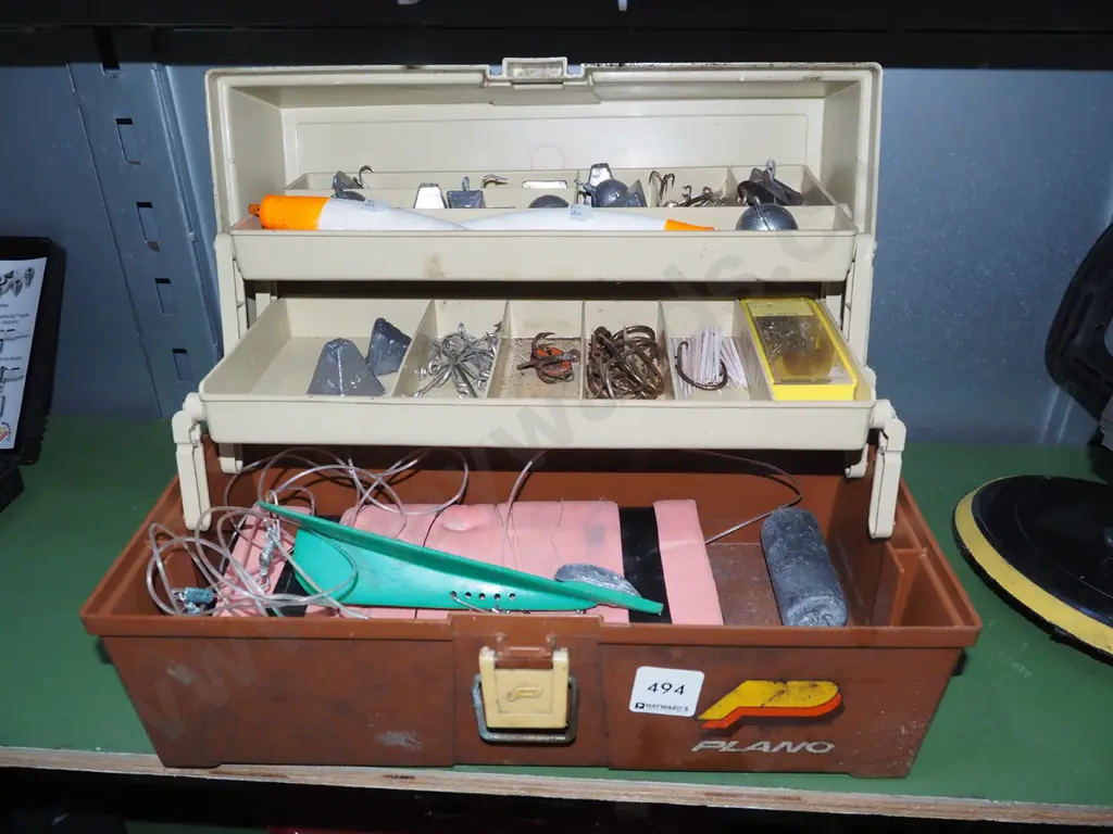 tackle box and contents; paravane, sinkers etc Image 1++