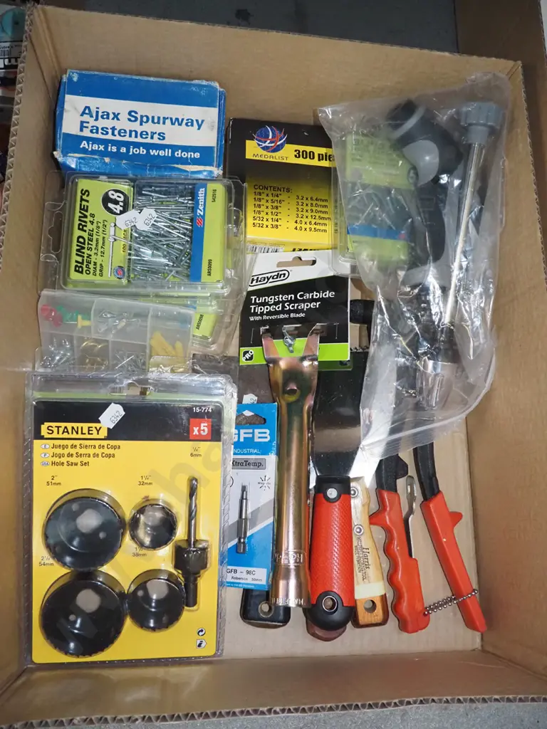 box; rivets, hole saw set, paint scraper etc Image 1++