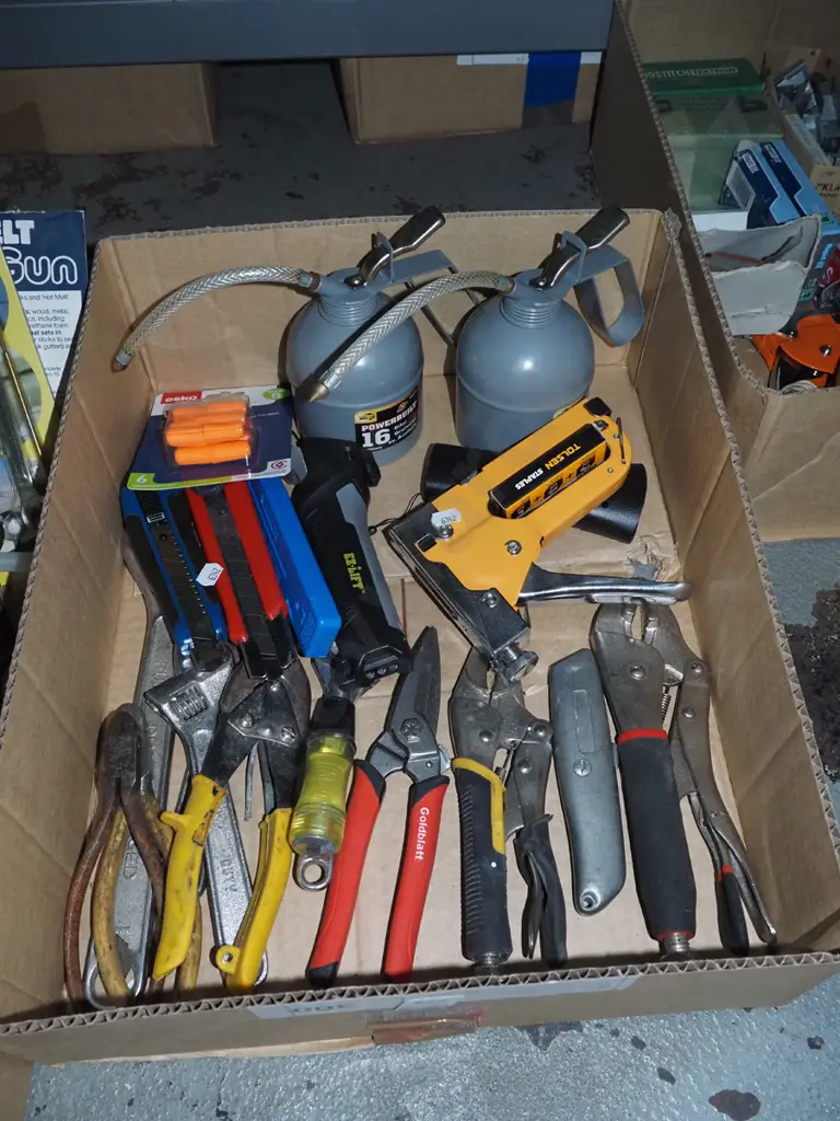 box; tin snips, oilers, vice grips etc Image 1++
