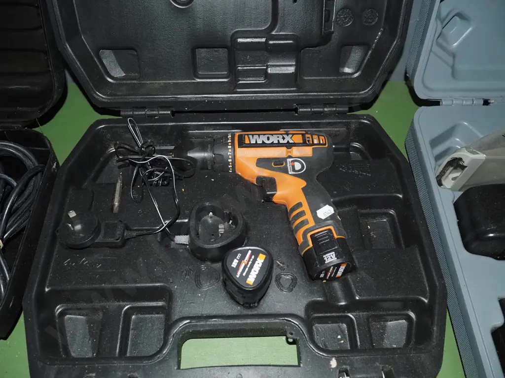 Worx cased 12V battery drill with charger and 2 batteries Image 1++