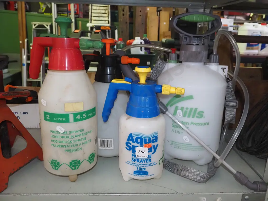 4x small plastic garden sprayers Image 1++