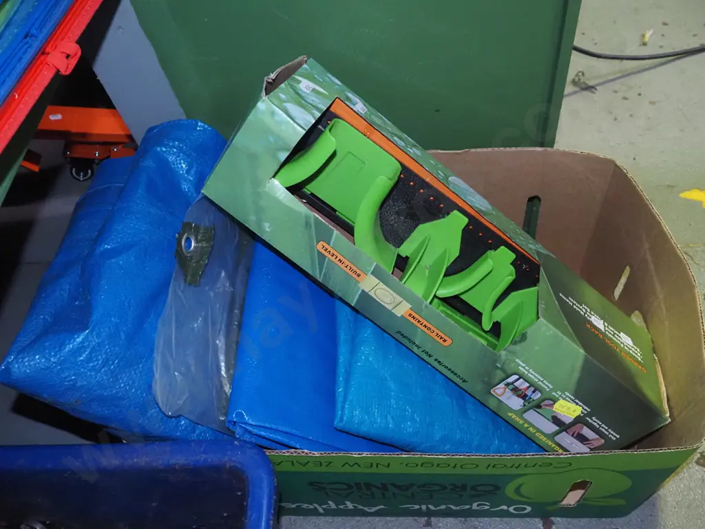 box; tarpaulins, plastic garden tool rack Image 1++