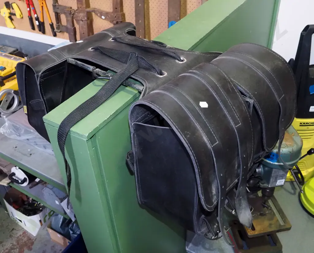 leather motorcycle panniers - Willy and Max Image 1++