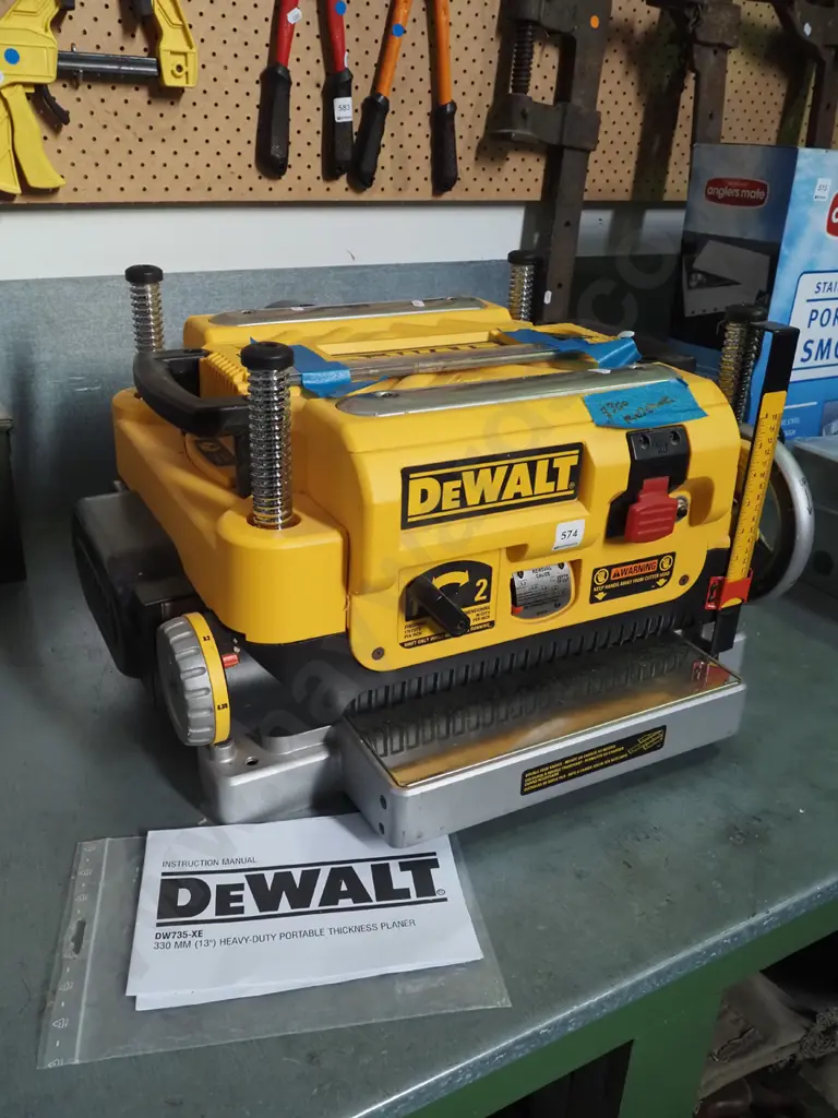 Dewalt DW735 heavy duty portable planer with additional blades Image 1++