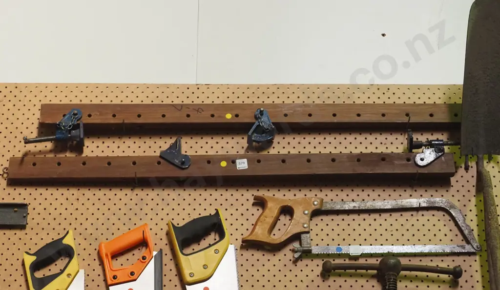 2x wooden sash clamps Image 1++