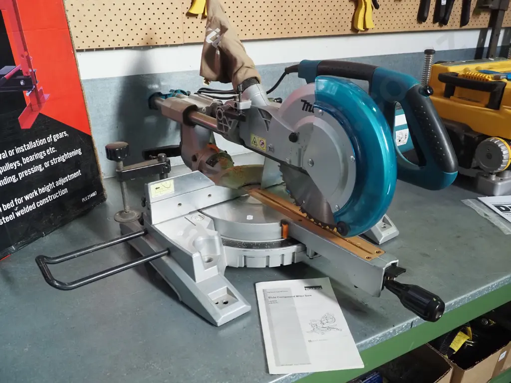 Makita slide compound mitre saw  Image 1++