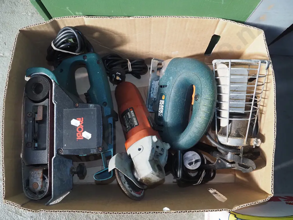 box; belt sander, angle grinder, trouble light Image 1++