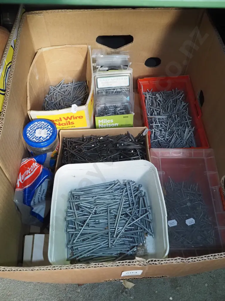box of nails Image 1++
