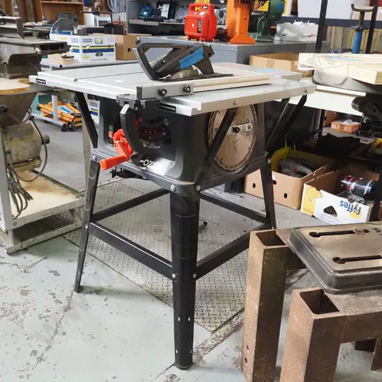 Ozito table saw with 1 additional blade