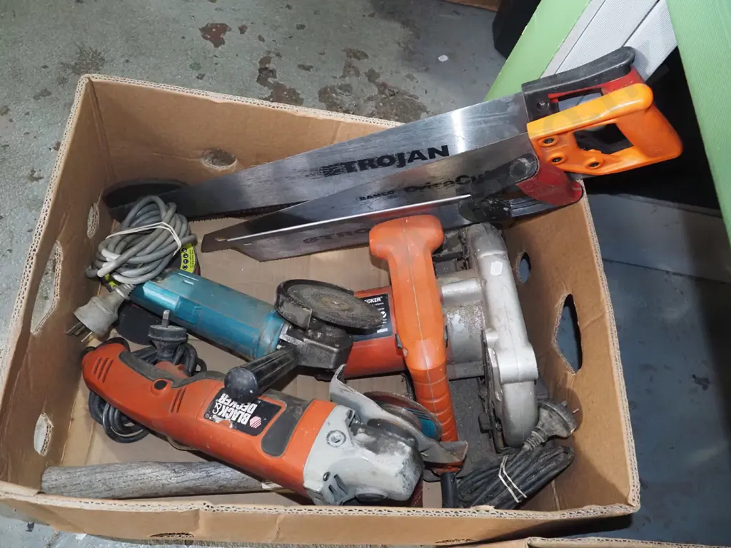 box; angle grinders, skilsaw, hand saws etc Image 1++