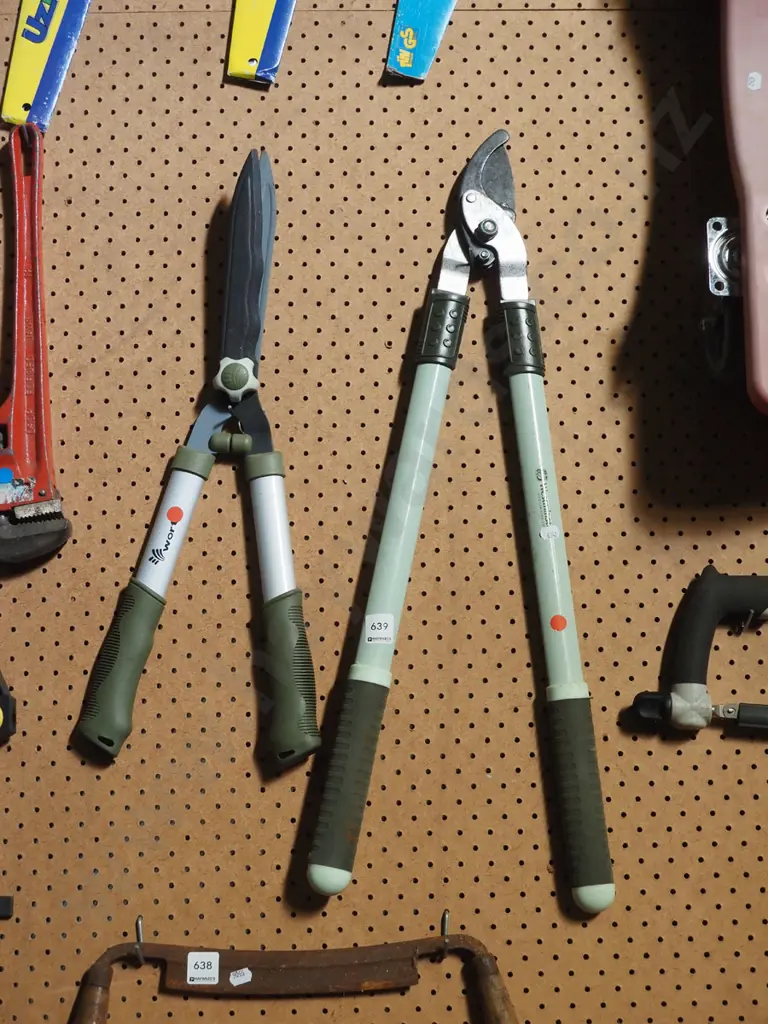 Westminster hedge clippers, garden loppers - red dots Image 1++