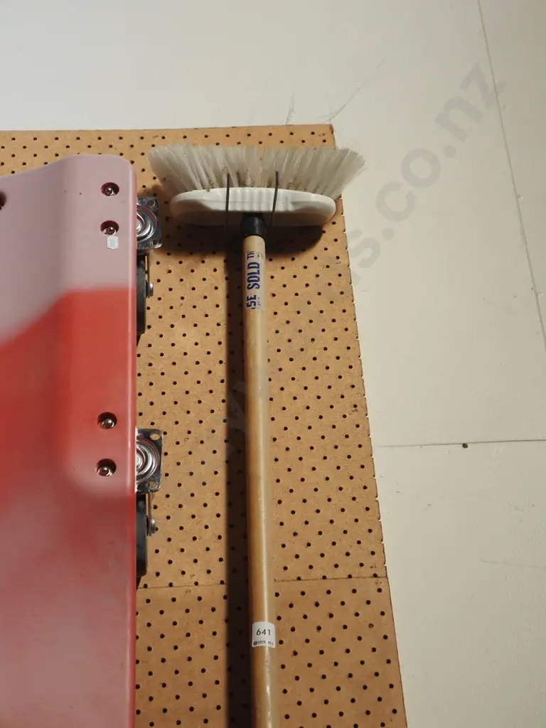 long handled scrubbing brush Image 1++