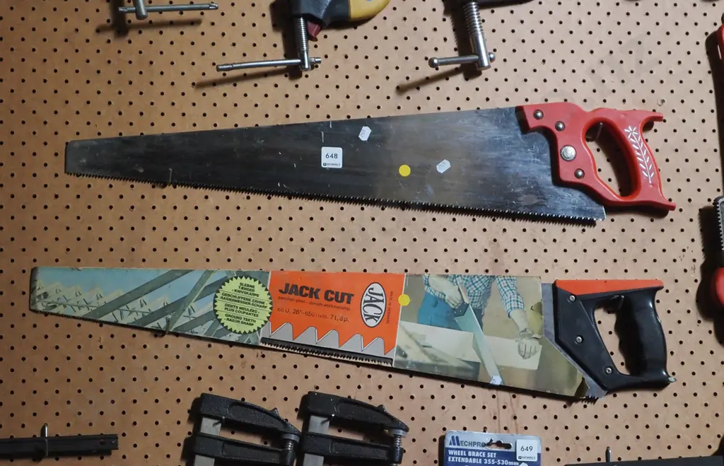 2x hand saws - yellow dots Image 1++
