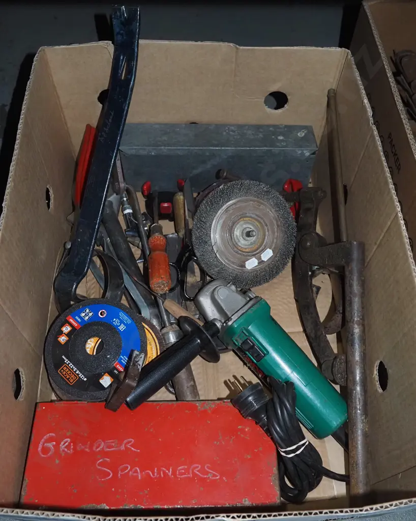 box; angle grinder, grinding discs, clamp etc Image 1++