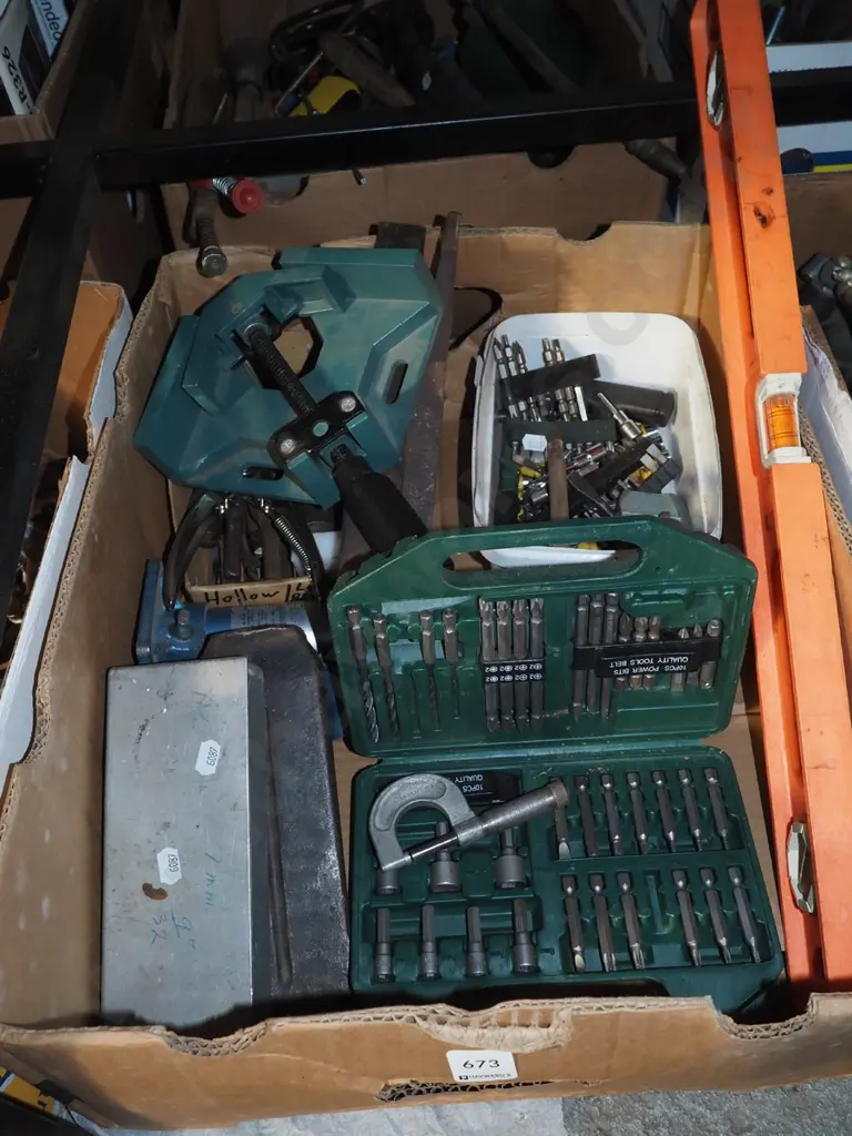 box; builder's level, clamps, drill drivers etc Image 1++