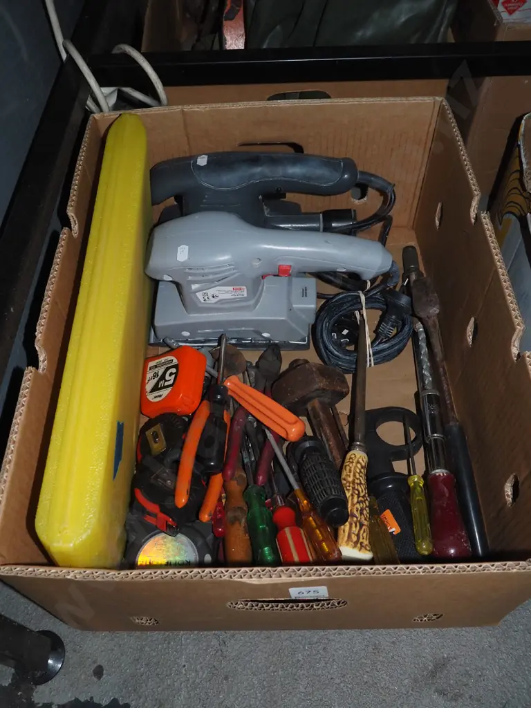 box; screwdrivers, orbital sanders etc Image 1++