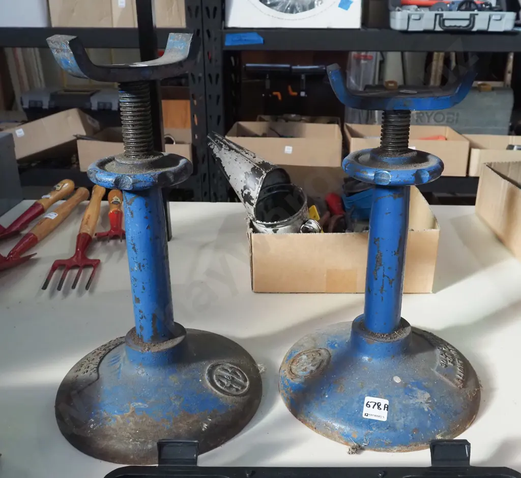 pair of axle stands Image 1++