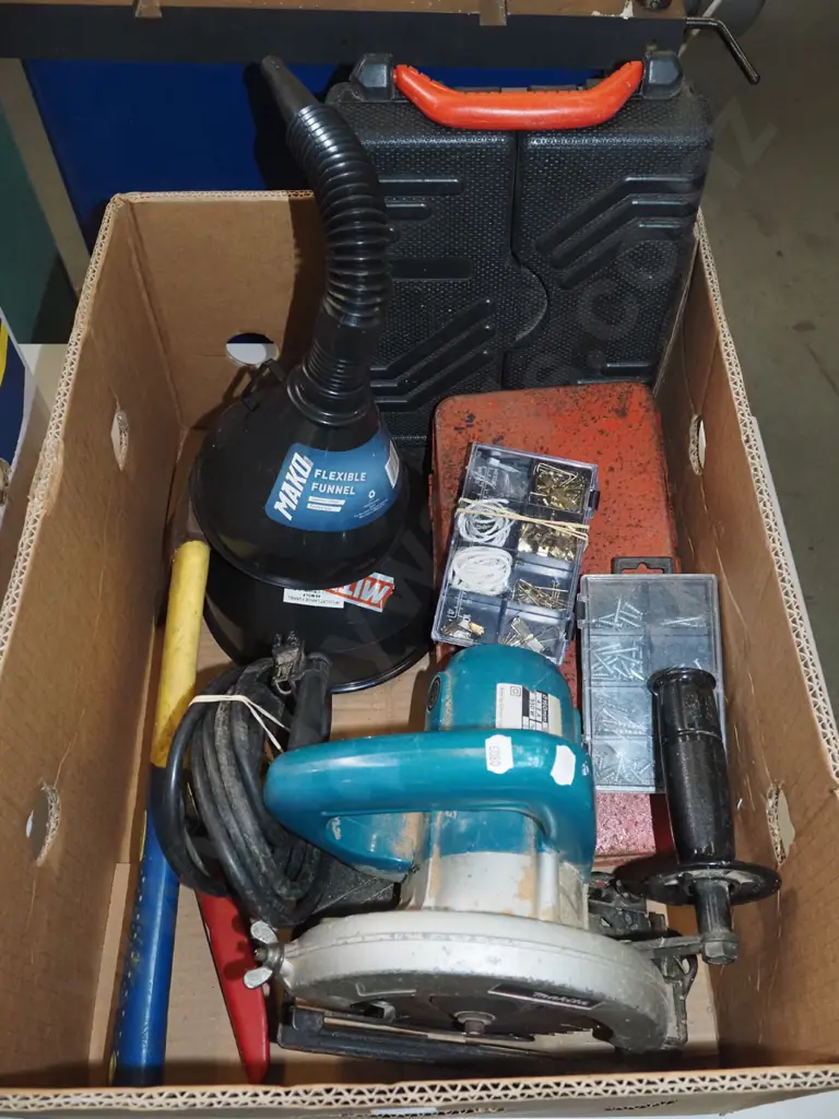 box; funnels, skilsaw, hatchet etc Image 1++