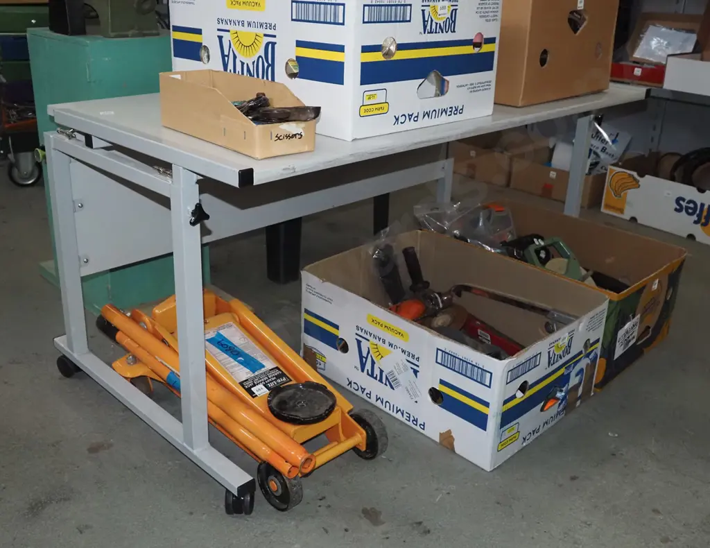 adjustable study desk/table on casters Image 1++