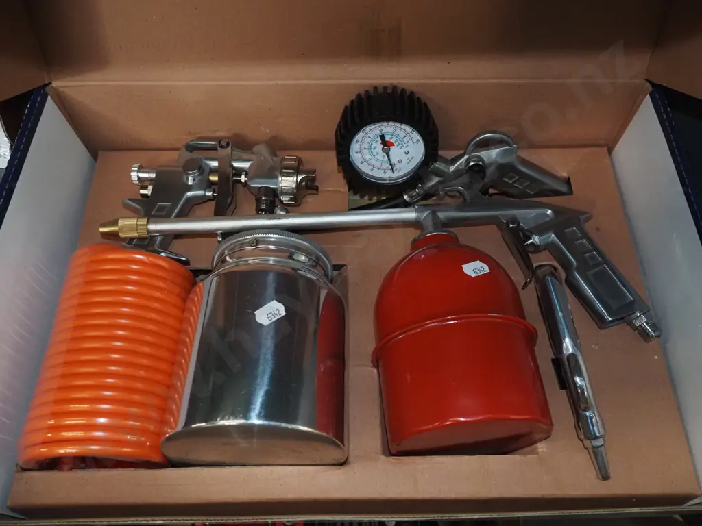 as new 5 piece air tool kit Image 1++