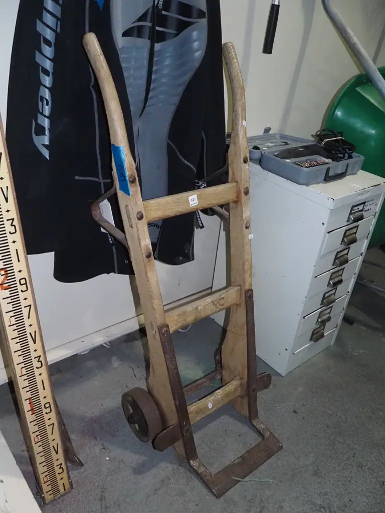 vintage sack barrow Image 1++