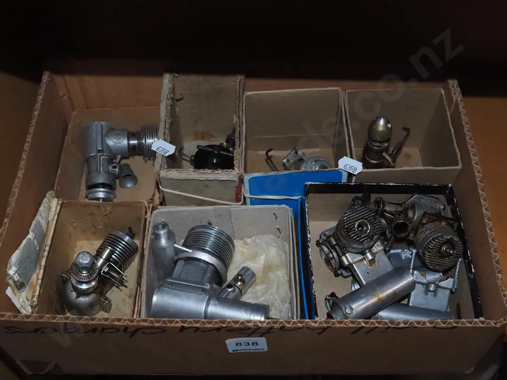 box of model plane engines Image 1++